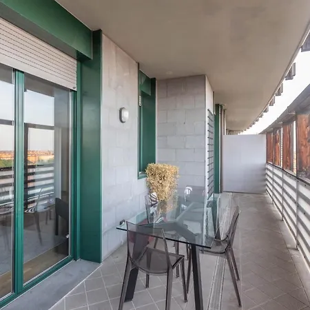 Masini Sky, By Short Holidays Apartment *